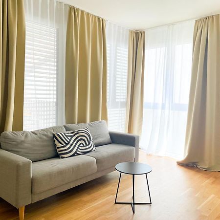 Whats-App Self-Check-In - 1Br Apartment, Near Airport,15 Min To Center Viena Quarto foto