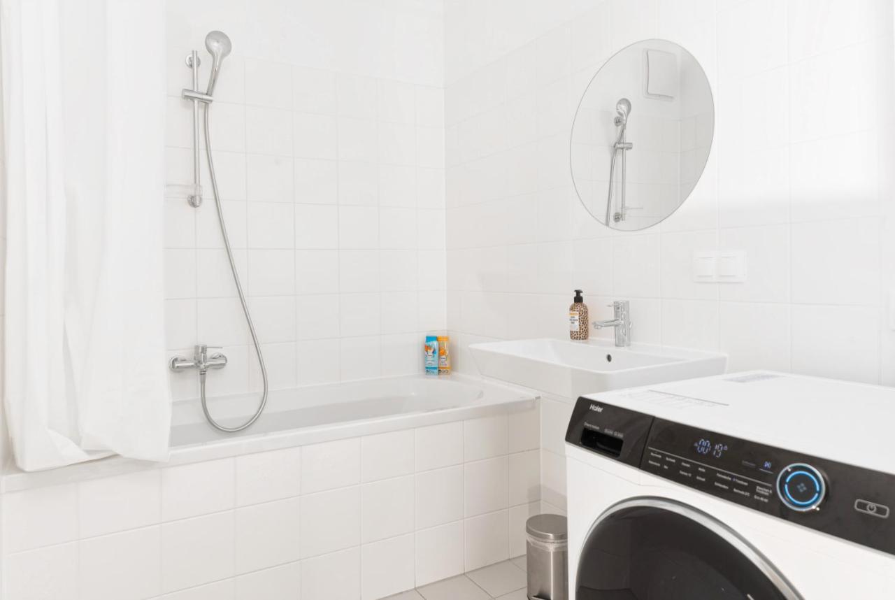 Whats-App Self-Check-In - 1Br Apartment, Near Airport,15 Min To Center Viena Exterior foto