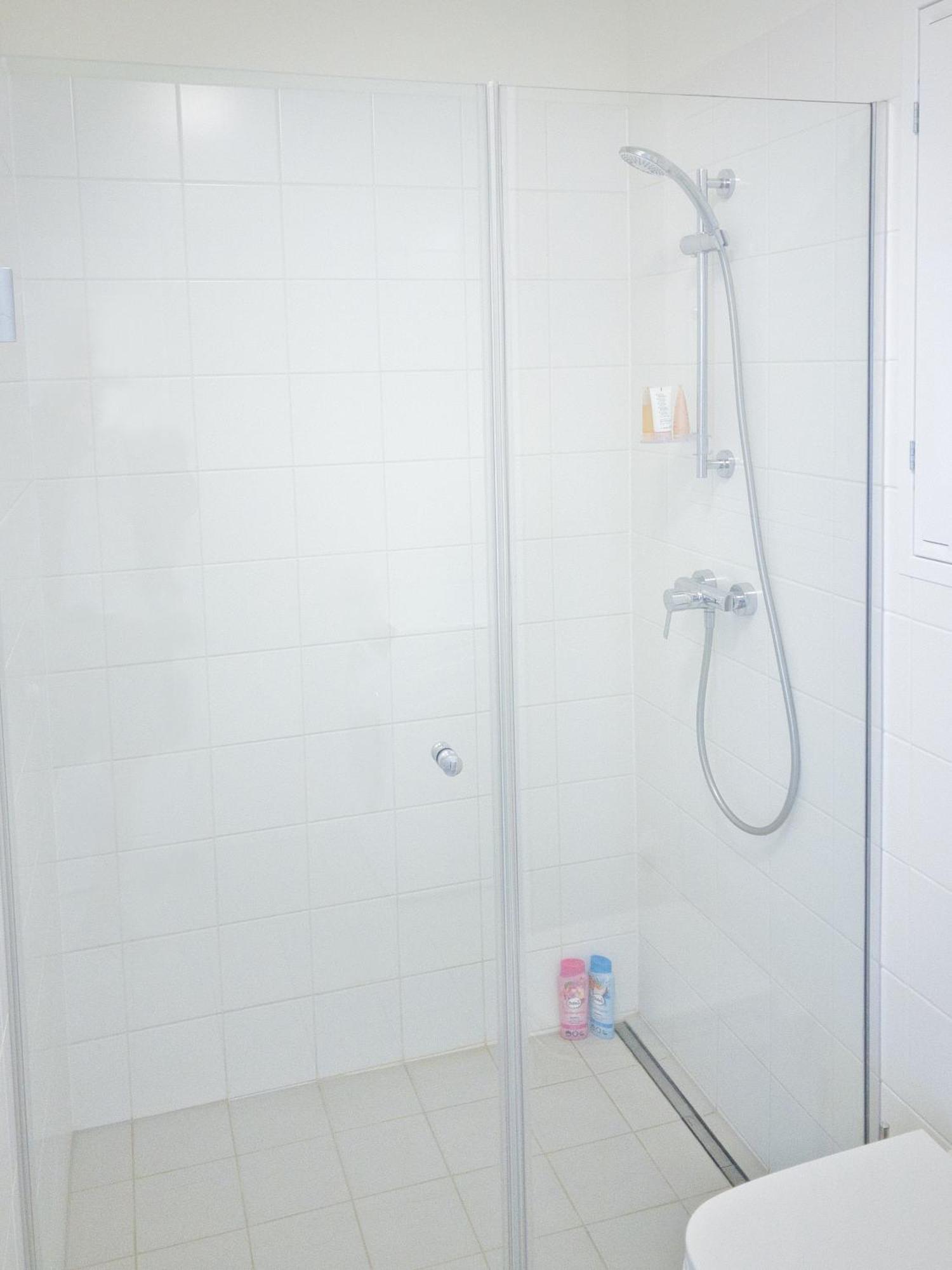Whats-App Self-Check-In - 1Br Apartment, Near Airport,15 Min To Center Viena Quarto foto