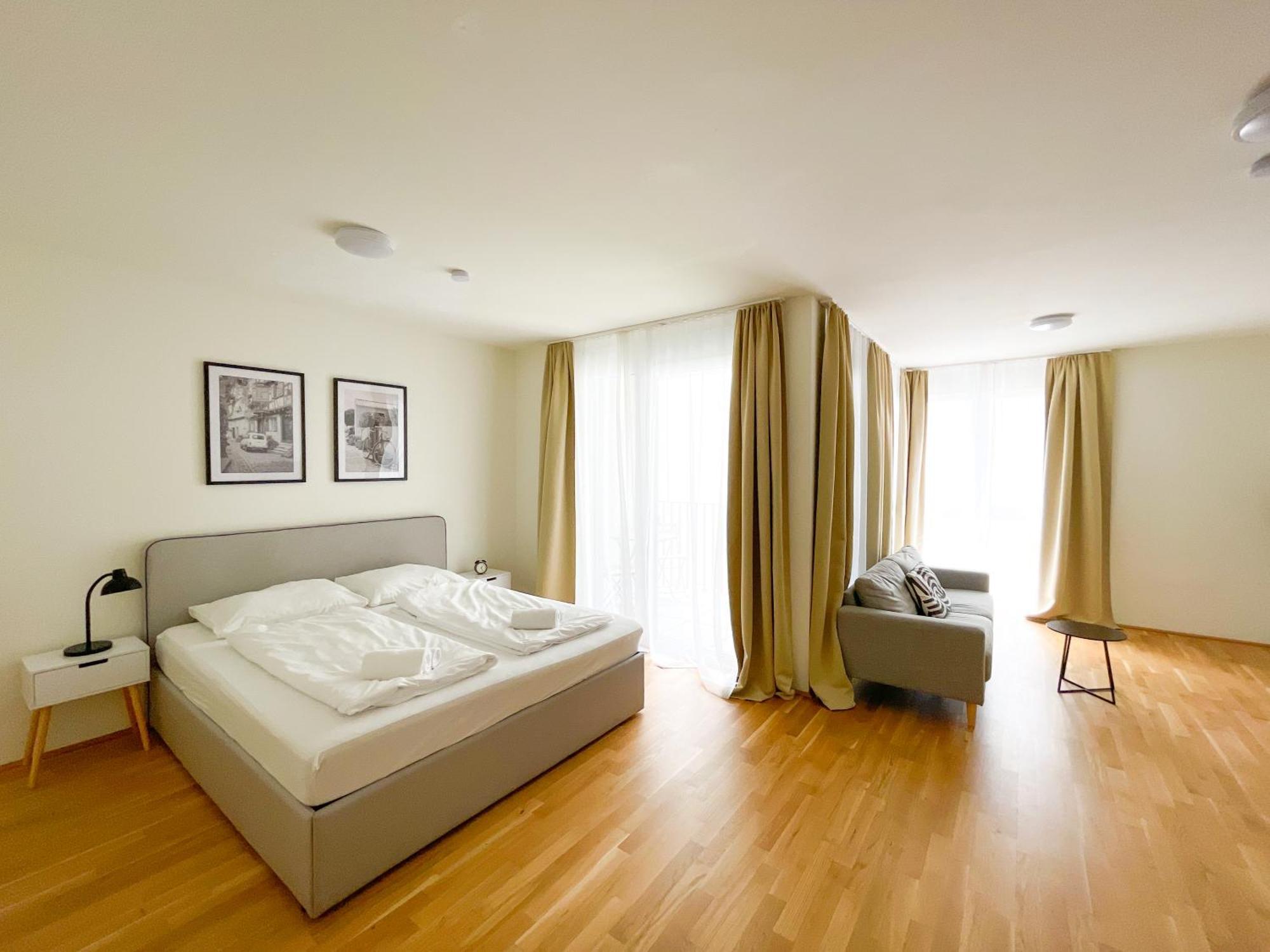 Whats-App Self-Check-In - 1Br Apartment, Near Airport,15 Min To Center Viena Quarto foto