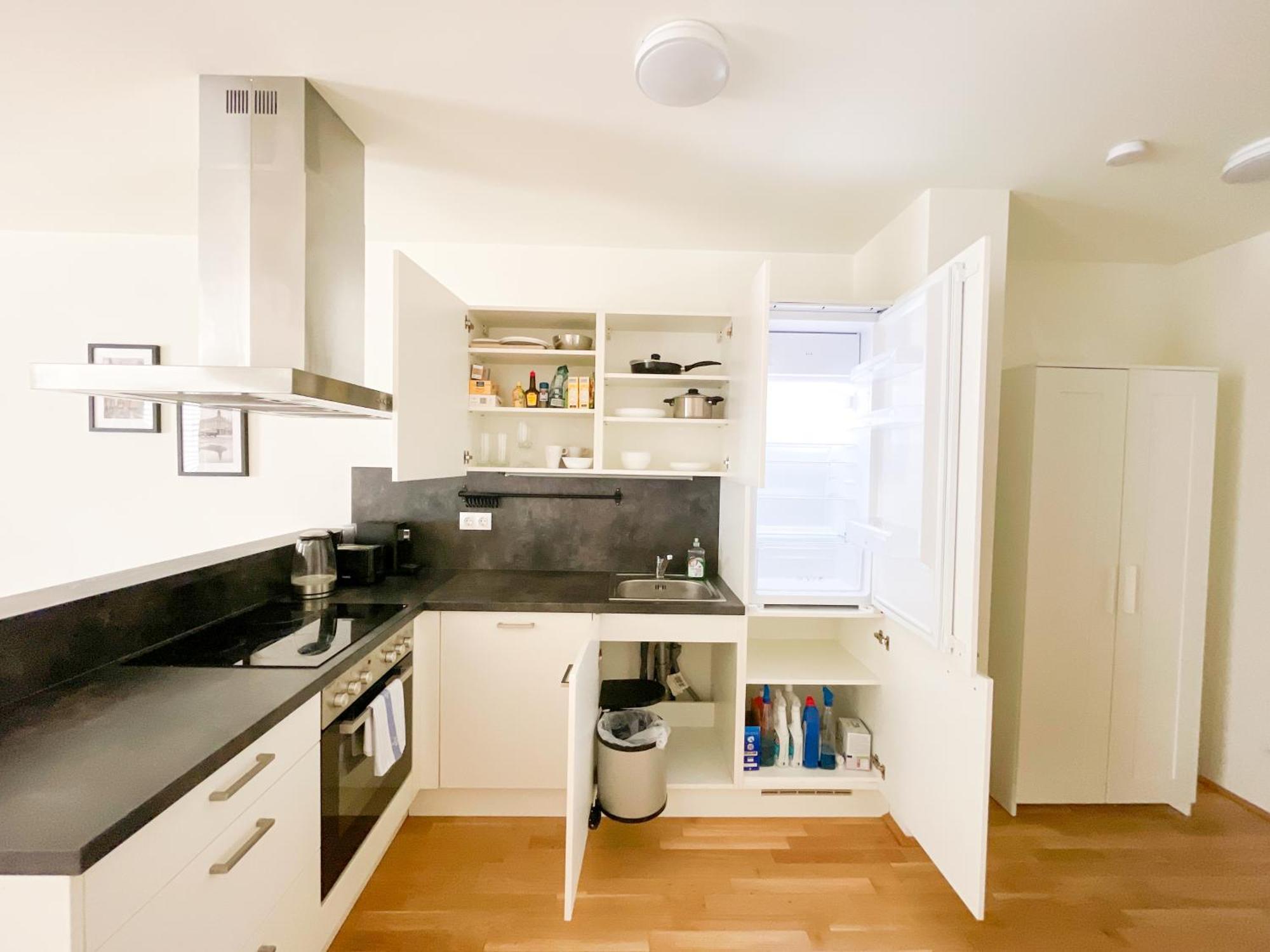 Whats-App Self-Check-In - 1Br Apartment, Near Airport,15 Min To Center Viena Quarto foto