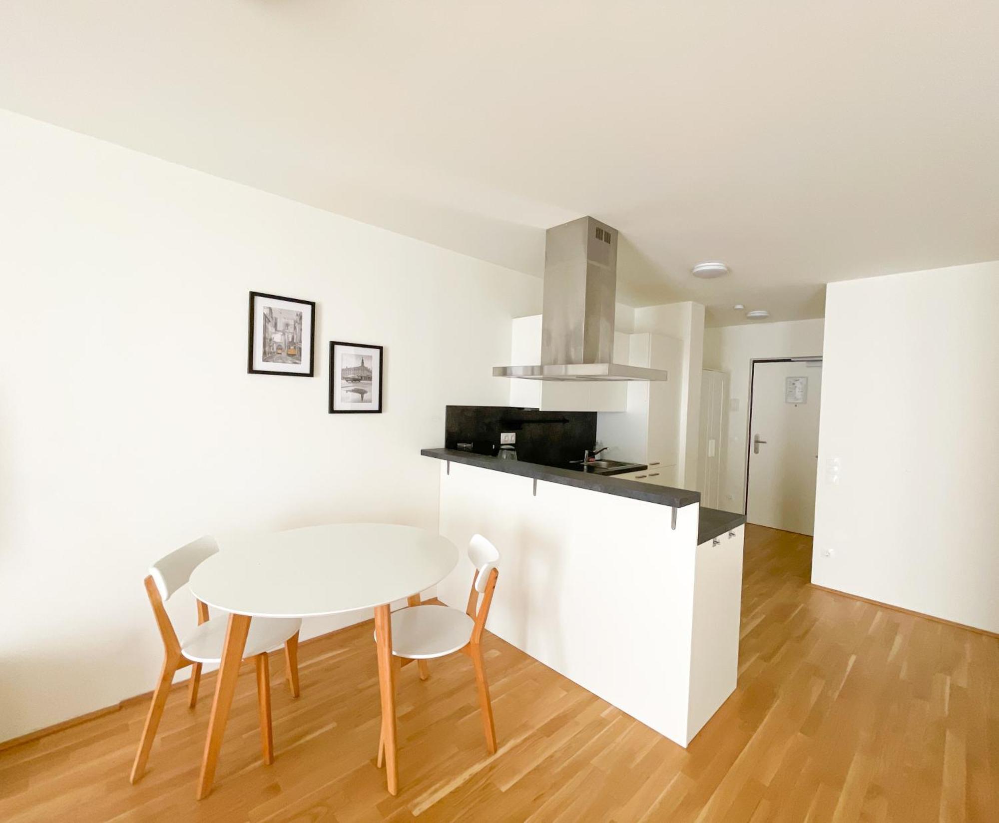 Whats-App Self-Check-In - 1Br Apartment, Near Airport,15 Min To Center Viena Quarto foto